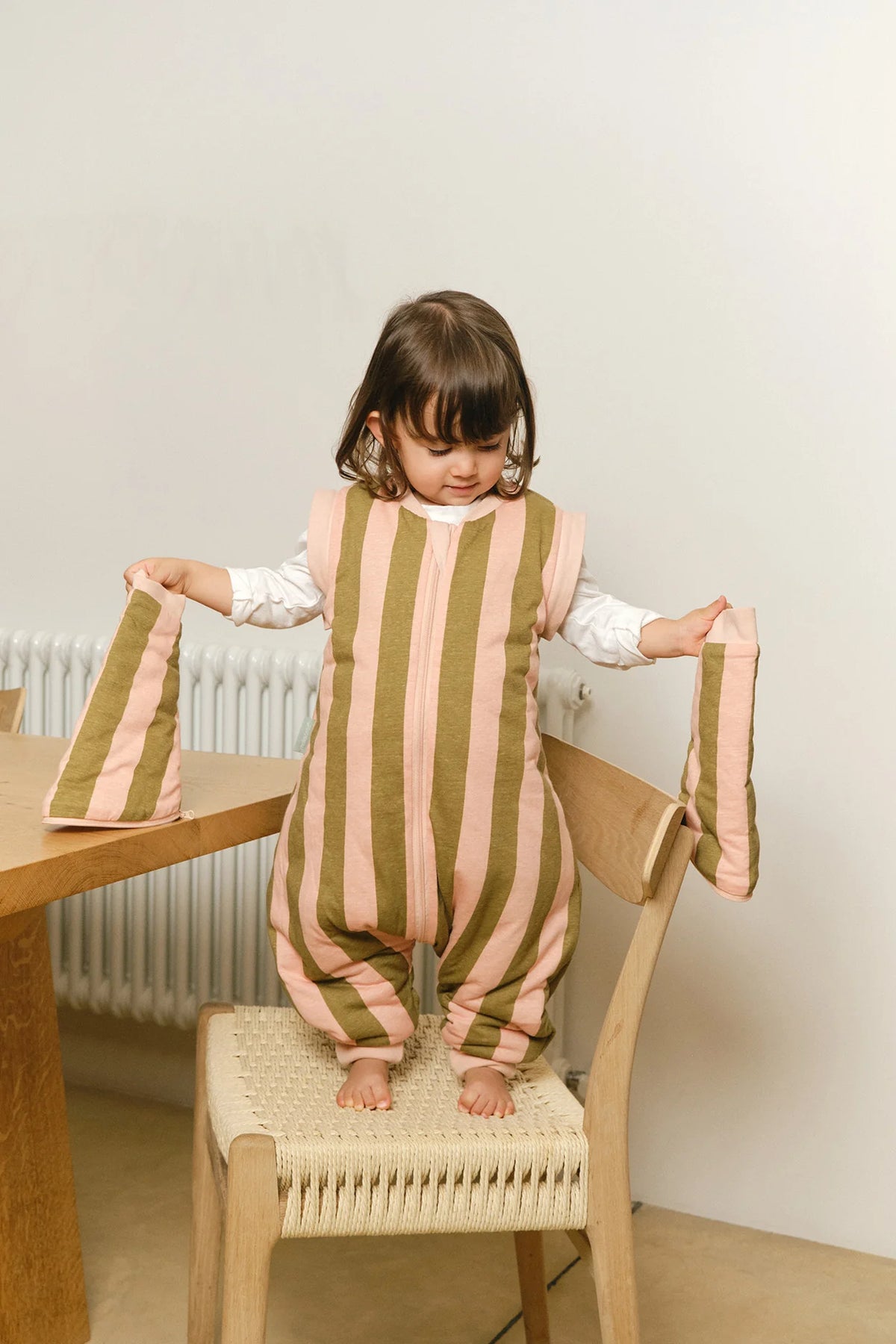 Macacão de Dormir com Mangas e Meias – Riscas Khaki & Rose – TOG 2.5