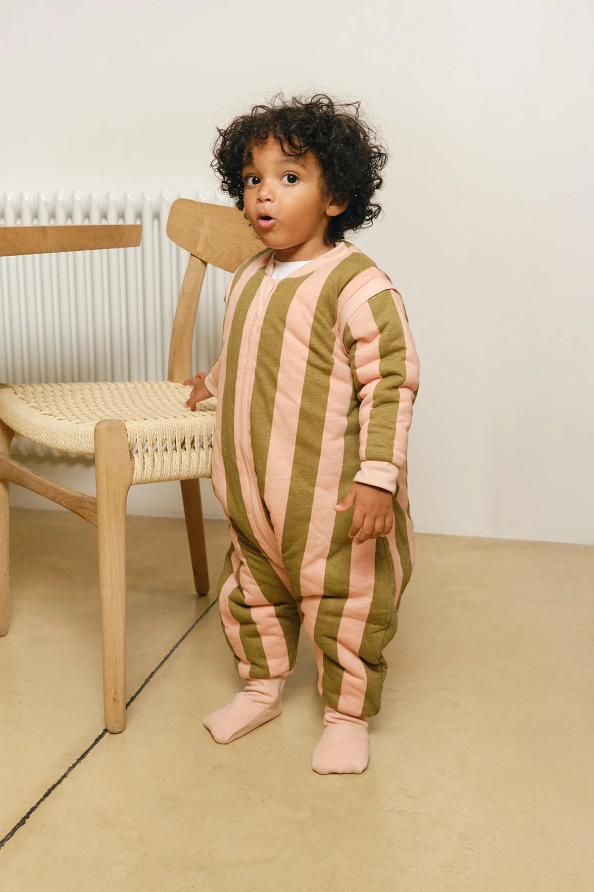 Macacão de Dormir com Mangas e Meias – Riscas Khaki & Rose – TOG 2.5